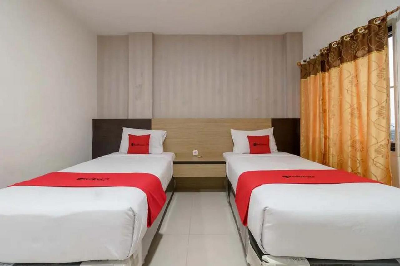 Reddoorz Plus @ Cemara Asri Medan Exterior photo