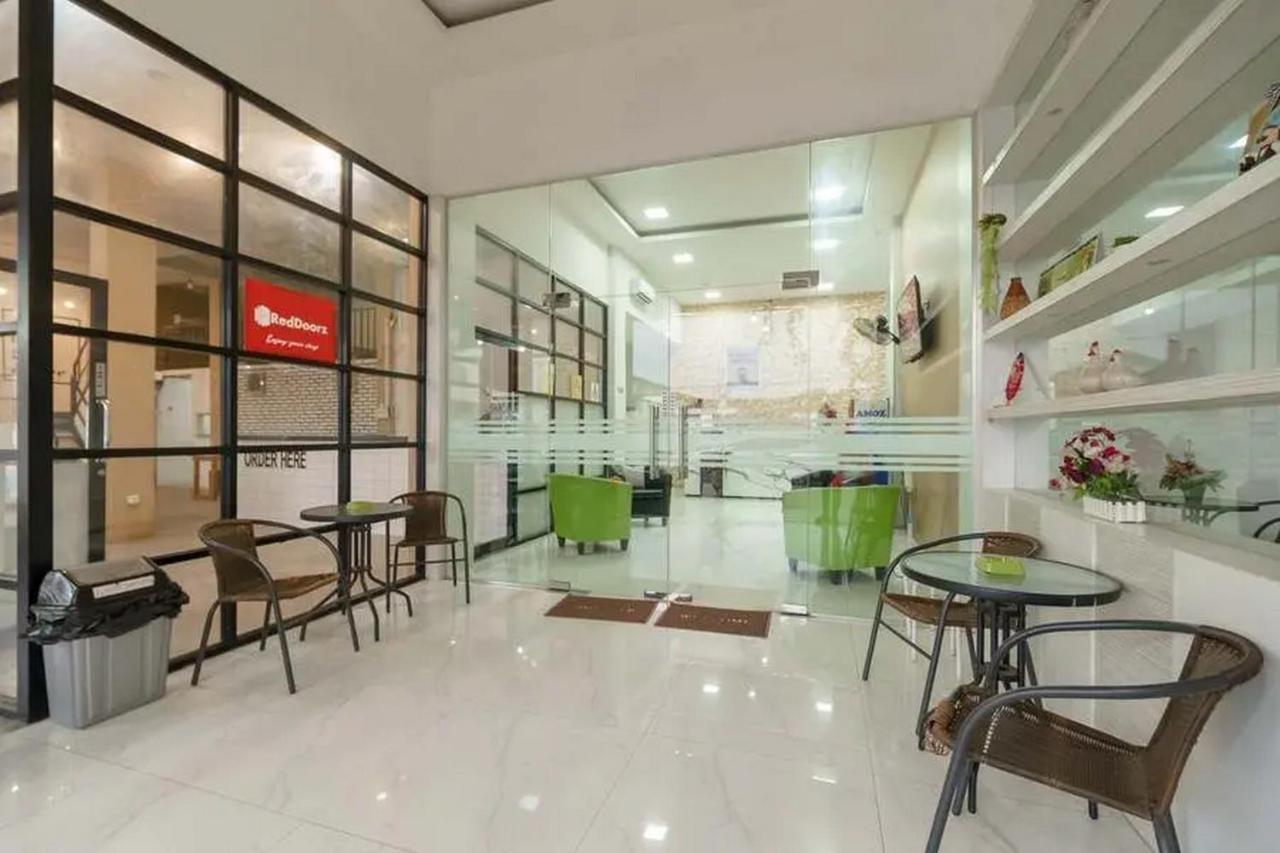 Reddoorz Plus @ Cemara Asri Medan Exterior photo