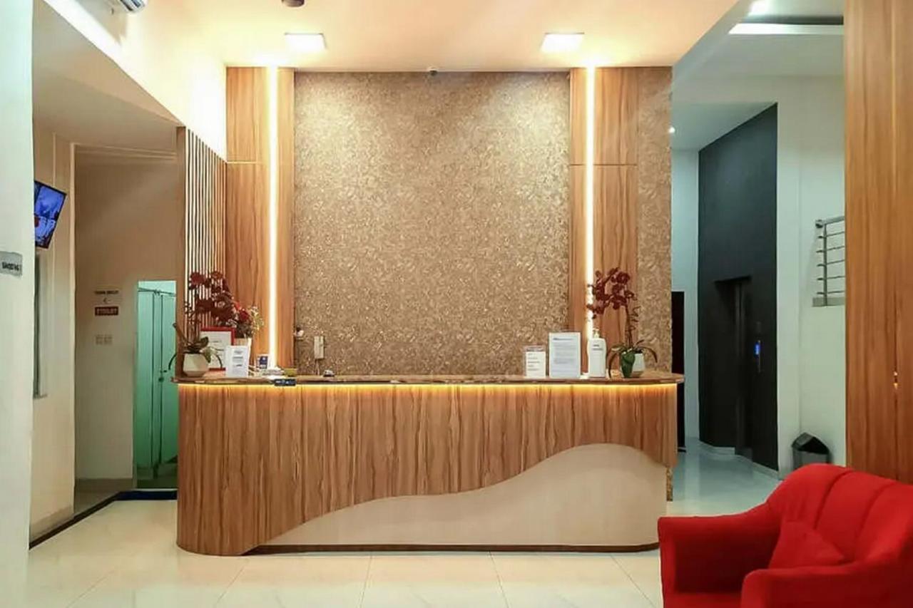 Reddoorz Plus @ Cemara Asri Medan Exterior photo